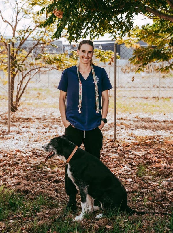 Pet owner speaking with an animal care professional at Gunnedah Boarding Kennel